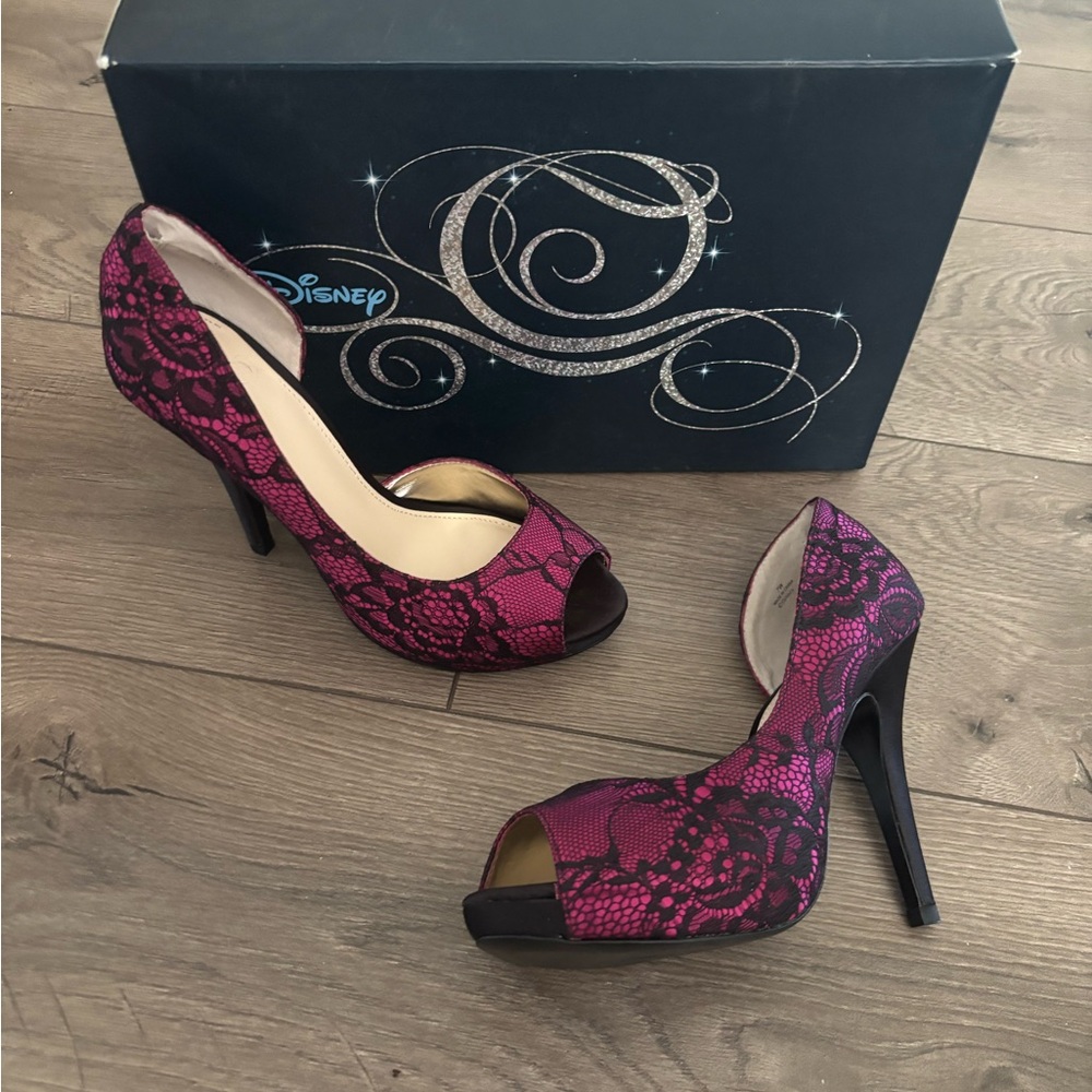 NIB Disney the Glass Slipper Collection lace heels sz 7w 7 wide